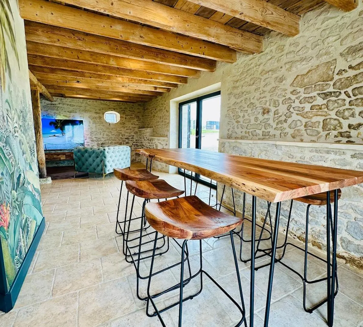 Maison De Charme, Vue Sublime, Piscine Infinie Soucirac 0*,  Франция